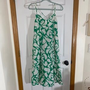 White and green summer floral dress size large with pockets and adjustable strap
